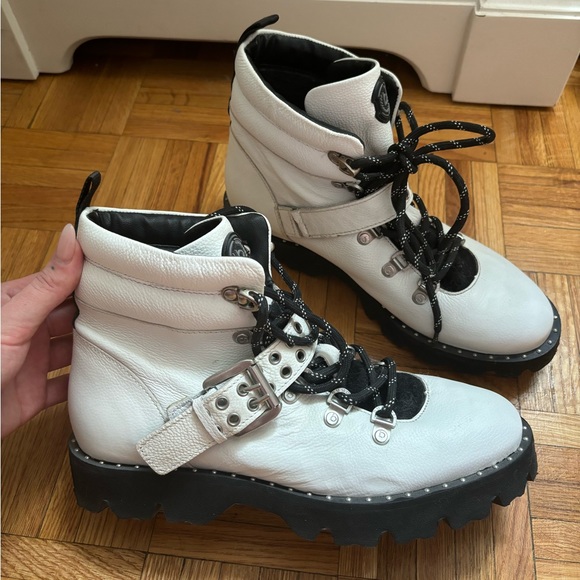 Bugatti lined boots, size 9(40) - Picture 2 of 6